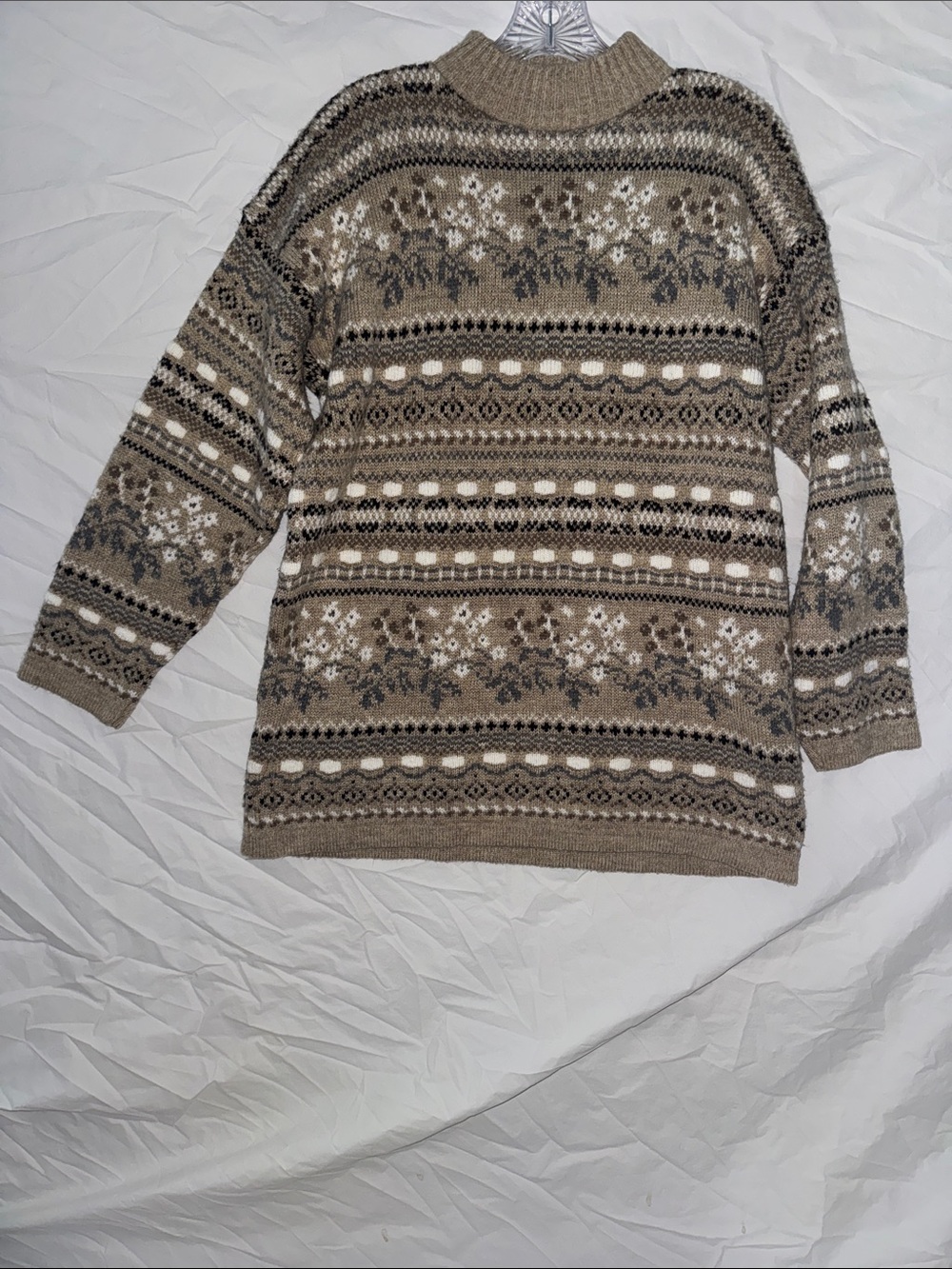 Dana Scott Vintage  Cottagecore Ribbed Knit Sweater in Beige & Cream
